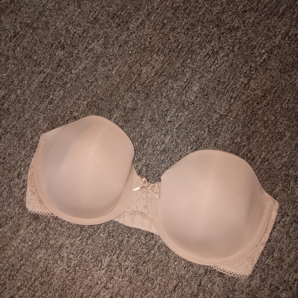 wacoal b tempted designer strapless bra size 34D nude with lace